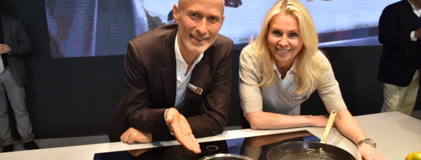 BORA's grundare Willi Bruckbauer, och Eva Hannisdahl, dgeneral manager i Morten Engebretsen, visade BORA på EuroCucina i Milan i 2016.