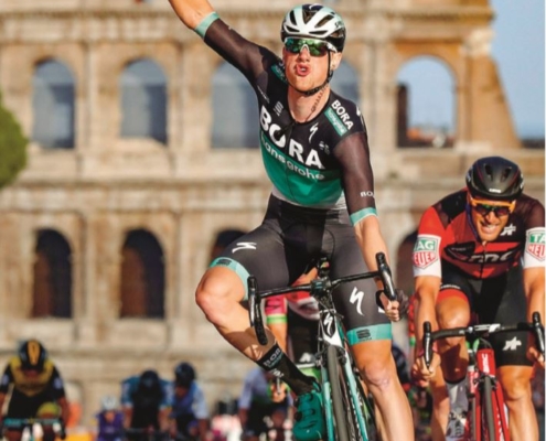 Glädje framför Colosseum: Sam Bennett säkrade sista etappen av Giro d‘Italia  i Rom.
