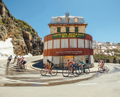 Tour de Suisse ses ofta som en förberedelsestävling inför Tour de France. Cyklisterna har inte mycket tid att njuta av landskapet.